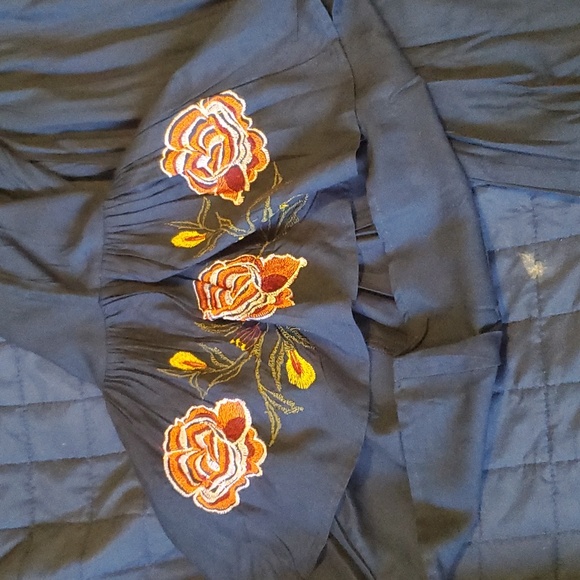 Feathers Blouse Womens Size XL Flared arms with Floral print NEW - Picture 2 of 4